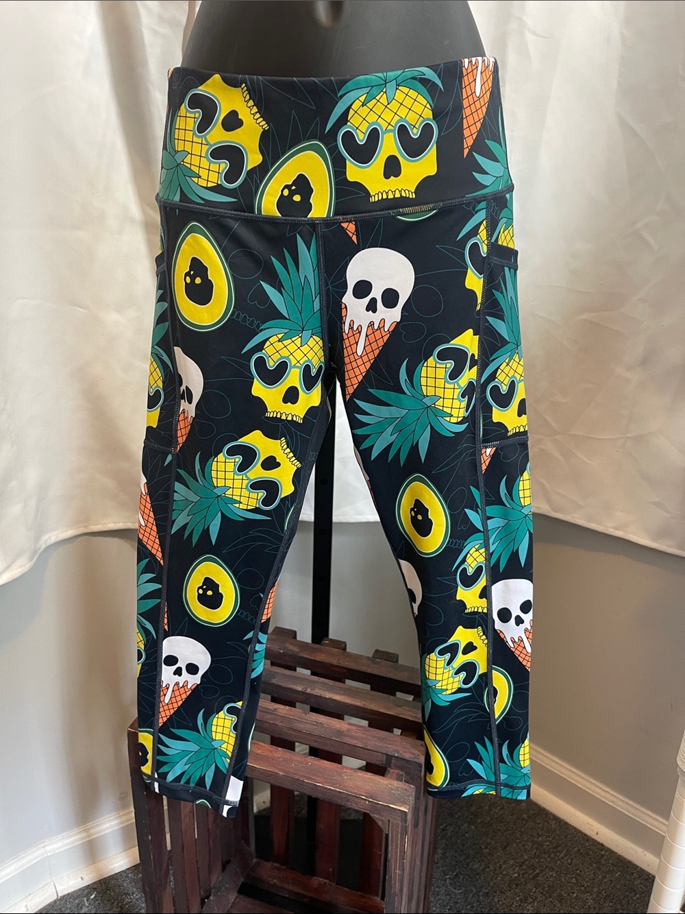 Constantly Varied Gear Pineapple Skull Print Capri Leggings - Black/Yellow
